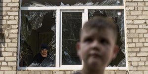 Και παιδιά μέσα στους τραυματίες από τους νέους ρωσικούς βομβαρδισμούς κατά κατοικιών