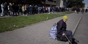 Κάτοικοι στη Ζαπορίζια της Ουκρανίας εν μέσω πολέμου