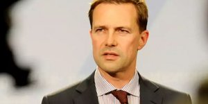 Ο Στέφεν Ζάιμπερτ, πρώην εκπρόσωπος της Μέρκελ