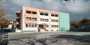 χρωματιστο σχολειο 