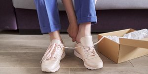 Τα νέα γυναικεία σχέδια Adidas στο epapoutsia.gr