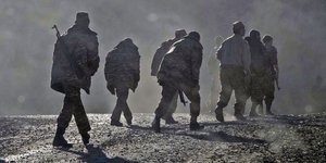 Αρμένιοι στρατιώτες κατευθύνονται στα σύνορα με Αζερμπαϊτζάν