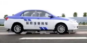 Αυτοκίνητο αιωρείται