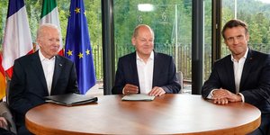 Τζο Μπάιντεν, Όλαφ Σολτς, Εμανουέλ Μακρόν