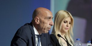 Γιάννης Μπρατάκος, Ελενα Ράπτη