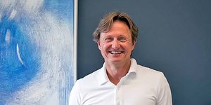 Βρετανός εκατομμυριούχος εγκατέλειψε σύζυγο και παιδιά για τα μάτια μιας Ουκρανής