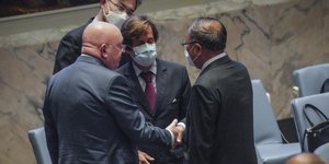 Ο πρεσβευτής της Ρωσίας στα Ηνωμένα Έθνη με τον Πρέσβη της Κίνας στον ΟΗΕ