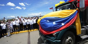 Άνοιξαν τα σύνορα Κολομβίας-Βενεζουέλας