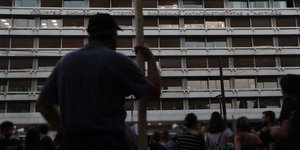 Διαδήλωση έξω από το υπουργείο Οικονομικών, κλειστή η Σταδίου