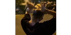 Η διαδηλώτρια με την αλογοουρά στο Ιράν