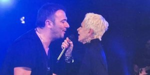 Η 79χρονη που εντυπωσίασε τους κριτές του GNTM τραγουδά με τον Αντώνη Ρέμο