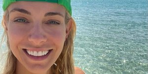 H Δούκισσα Νομικού στην παραλία
