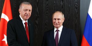 Χειραψία Ερντογάν - Πούτιν