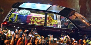 Βασίλισσα Ελισάβετ Βρετανία πομπή φέρετρο Γουέστμινστερ