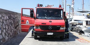 Φωτιά Μαρίνα Αλίμου σκάφος πυρκαγιά τραυματίας