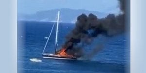 Φωτιά σε ιστιοφόρο στην Κεφαλονιά