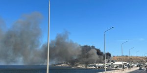 Φωτιά στο ΚΥΤ του Καρά Τεπέ στη Λέσβο/ aeolostv