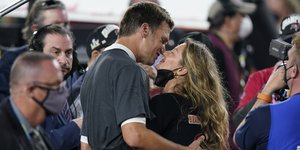 Ζιζέλ: Επέστρεψε στο Μαϊάμι - Χωρίς τον Τομ Μπρέιντι σε υδάτινο πάρκο με τα παιδιά της