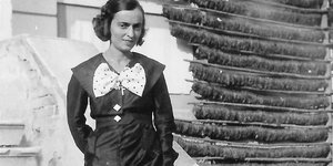 γυναικα σκαλια σχολειο 