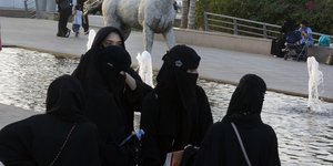 γυναικες τσαντορ