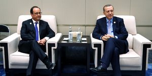 Ο Φρανσουά Ολάντ με τον Ρετζέπ Ταγίπ Ερντογάν