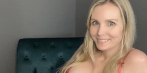 Η Holly Jane ισχυρίστηκε ότι παντρεμένοι Μορμόνοι και Καθολικοί οπαδοί την πληρώνουν για εικονικό σεξ στο Only Fans