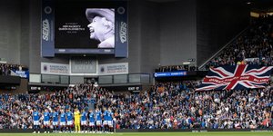 Ενός λεπτού σιγή στο Ibrox για τη Βασίλισσα Ελισάβετ στο Ρέιντζερς-Νταντί