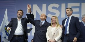 Σαλβίνι, Μπερλουσκόνι και Μελόνι πριν τη μεγάλη νίκη στις εκλογές της Ιταλίας