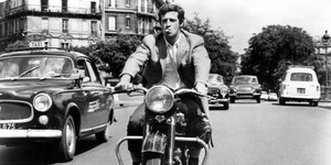 ο Ζαν Πολ Μπελμοντό πάνω σε μηχανή