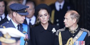 Η Κέιτ Μίντλετον στην πομπή της βασίλισσας