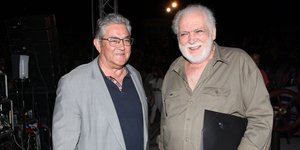 Ο γ.γ. του ΚΚΕ Δημήτρης Κουτσούμπας με τον Κώστα Καζάκο 