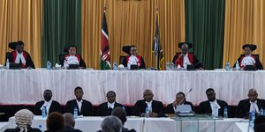 Η συνεδρίαση του Ανώτατου Δικαστηρίου της Κένυας για την επικύρωση της εκλογής Ρούτο/ Φωτογραφία: AP 