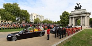 Κηδεία βασίλισσας Ελισάβετ, το ταξίδι προς το κάστρο Γουίνδσορ