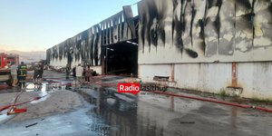 Φωτιά ξέσπασε σε αποθήκη ξυλείας στην Ιεράπετρα της Κρήτης