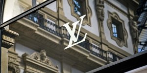 Γαλλία: Σβήνει τα φώτα στα καταστήματά της η Lοuis Vuitton