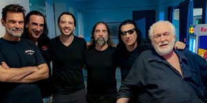 Οι Manowar με τον Κώστα και τον Κωνσταντίνο Καζάκο