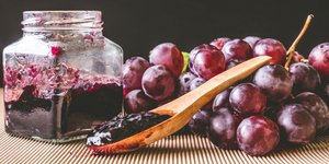 Μαρμελάδα με κόκκινα σταφύλια