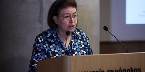 Η Λίνα Μενδώνη κατά την ομιλία της για τα Γλυπτά του Παρθενώνα
