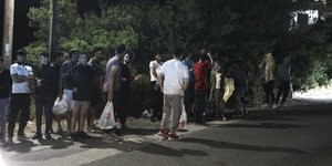 μεταναστες στη σειρα 