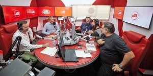 Ο Κυριάκος Μητσοτάκης στο ραδιόφωνο του sfera 102.2