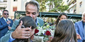 Στο 2ο Δημοτικό Σχολείο Δραπετσώνας για τον αγιασμό ο Μητσοτάκης