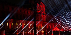 Σβήνουν φώτα Επιχείρηση «κλειστά φώτα» σε Λούβρο, Βερσαλλίες και αυτοκινητόδρομους στο Βέλγιο