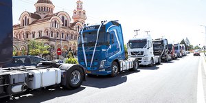 Λάρισα γάμος νταλίκες