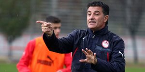 Ο Μίτσελ προπονεί τον Ολυμπιακό το 2014