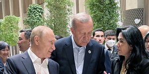 Πούτιν-Ερντογάν αγκαζέ στο Ουζμπεκιστάν