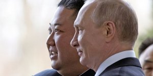 Οι ηγέτες Ρωσίας και Β. Κορέας, Βλαντιμιρ Πούτιν και Κιμ Γιονγκ Ουν