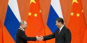 Χειραψία των ηγετών Ρωσίας και Κίνας