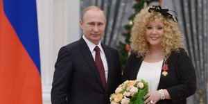 Ο Βλάντιμιρ Πούτιν και η Ρωσίδα ντίβα της pop  Άλλα Πουγκατσιόβα