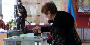 Ρωσικά δημοψηφίσματα στην Ουκρανία, παρουσία ενόπλων