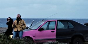 Ροζ αυτοκινητο ζευγαρι 